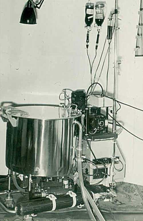 Travenol twin coil dialysis machine with blood flowing through tubes.